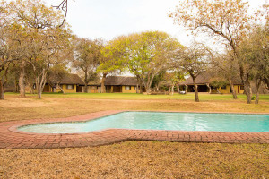 Giraffe Camp Cottages & Pool Area